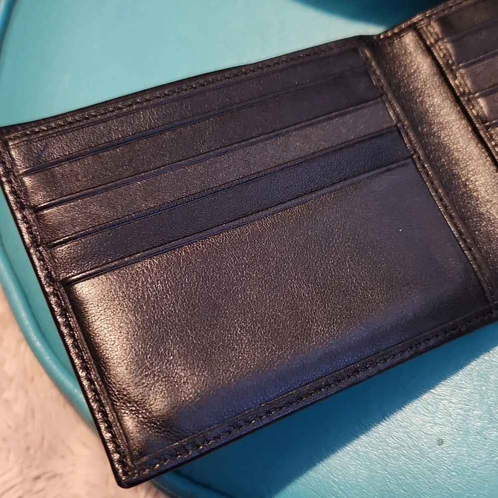 Tumi Bifold Wallet Multiple Card Slots - 2 Places for paper bills